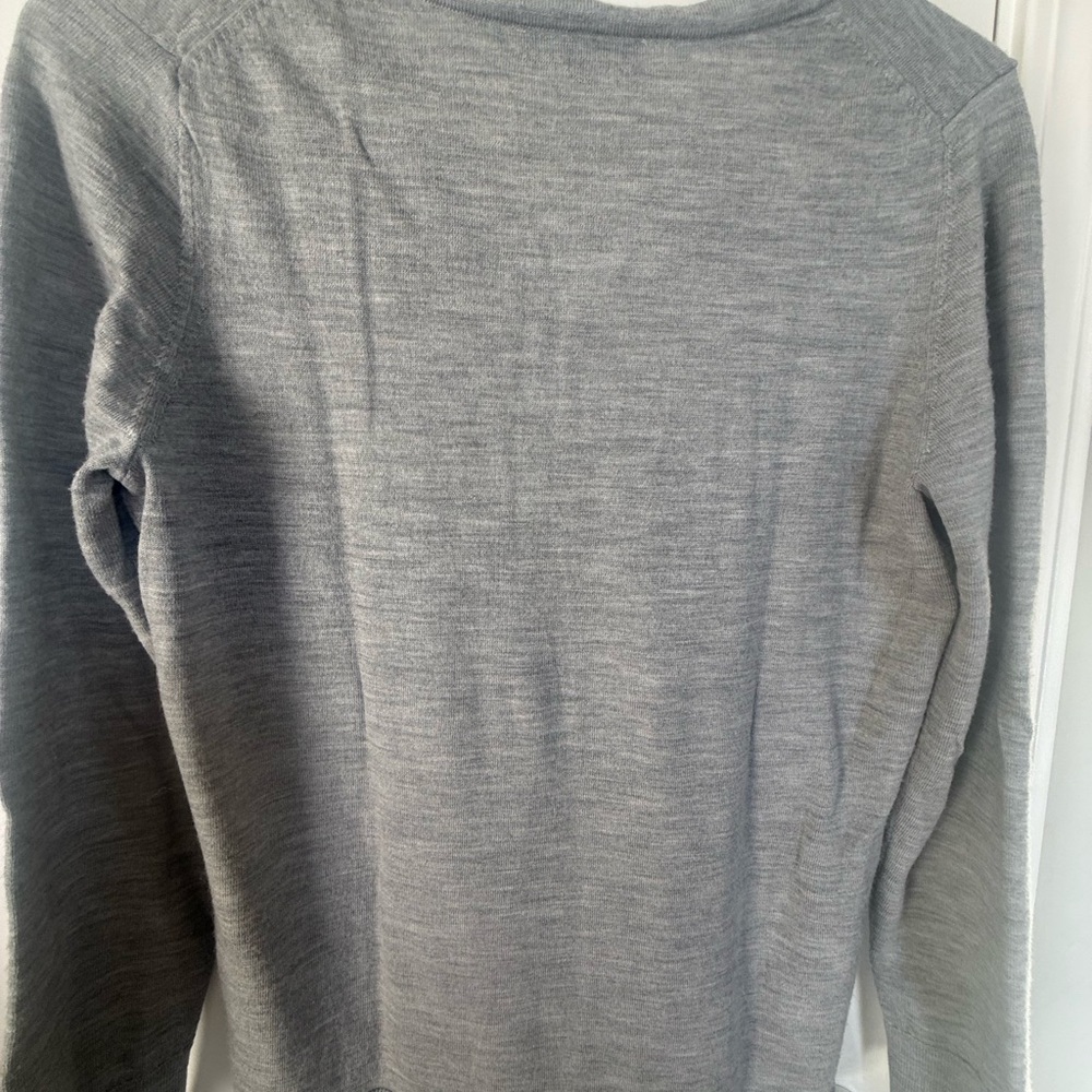 Banana Republic Gray V-Neck 100% Merino Wool Women’s Sweater Med Cozy Soft - Picture 5 of 5